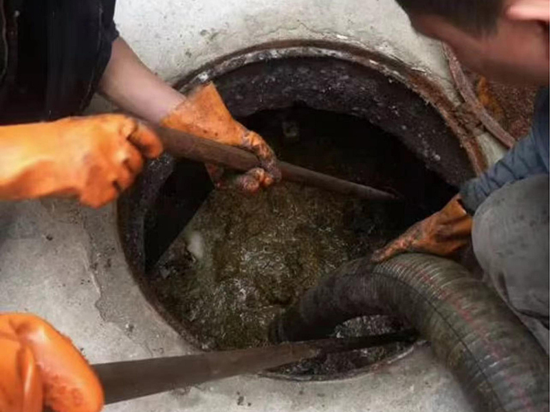 高陵清理化粪池时如何避免沼气的危害?